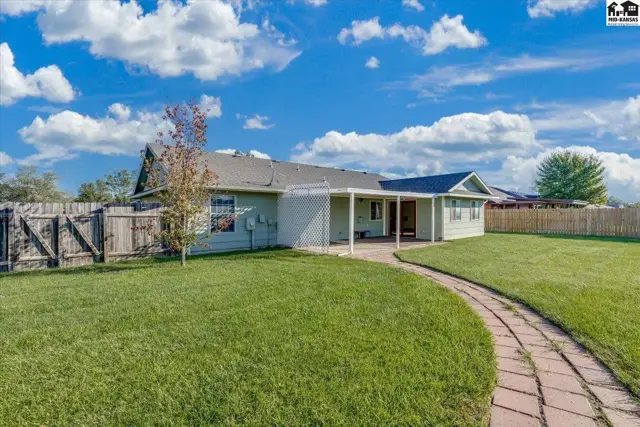 Photo of 1807 E 26th Ave, Hutchinson, KS