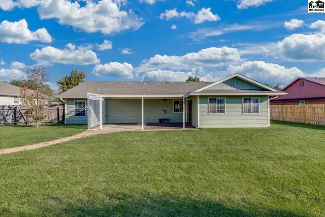 Photo of 1807 E 26th Ave, Hutchinson, KS
