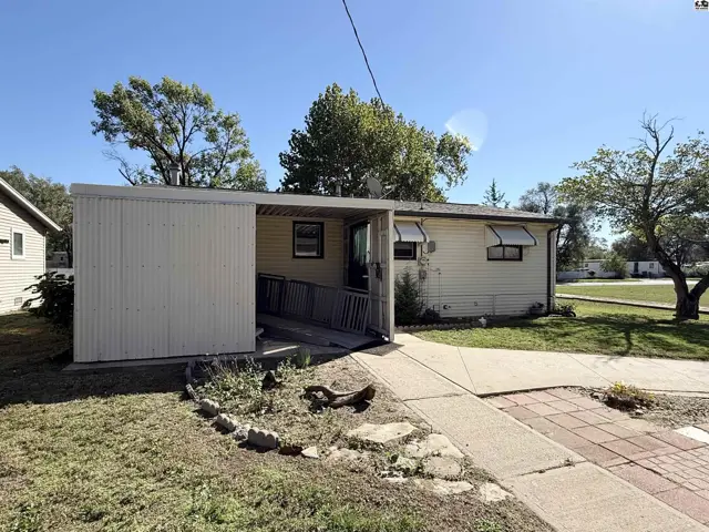 Photo of 805 Keast St, Hutchinson, KS