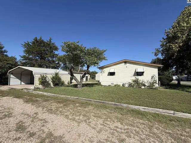 Photo of 805 Keast St, Hutchinson, KS