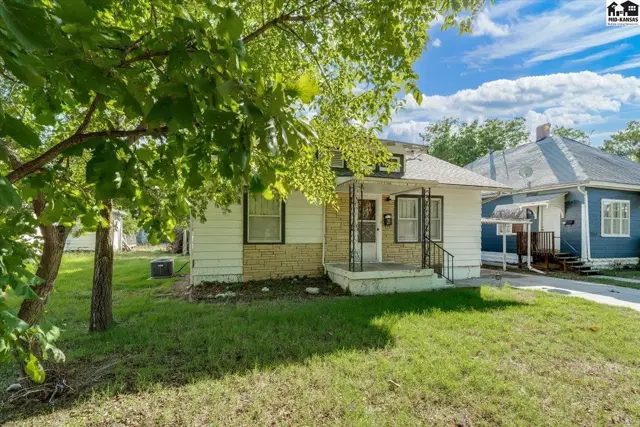 Photo of 219 E 12th Ave, Hutchinson, KS