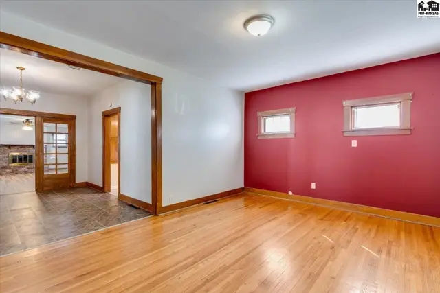 Photo of 219 E 12th Ave, Hutchinson, KS