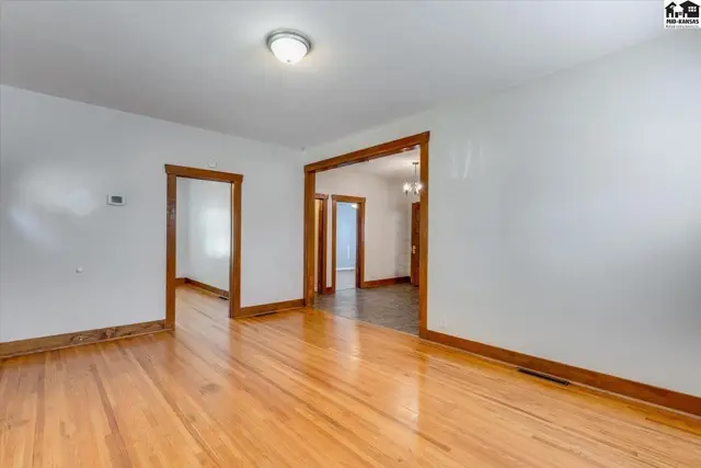 Photo of 219 E 12th Ave, Hutchinson, KS