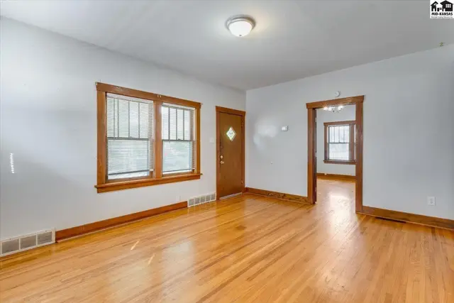 Photo of 219 E 12th Ave, Hutchinson, KS