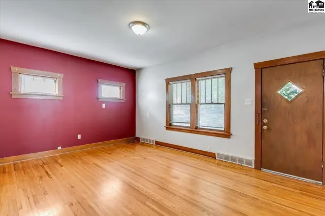 Photo of 219 E 12th Ave, Hutchinson, KS