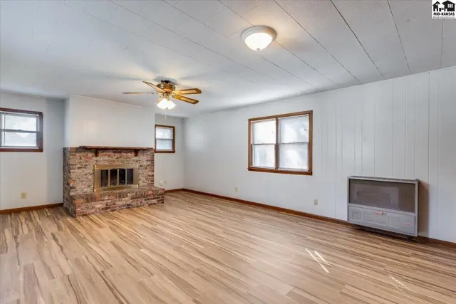 Photo of 219 E 12th Ave, Hutchinson, KS
