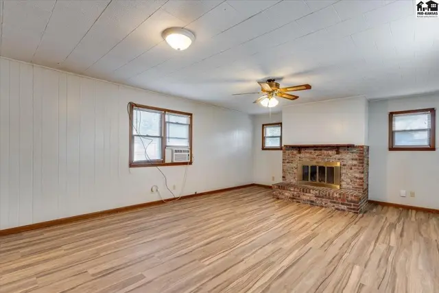 Photo of 219 E 12th Ave, Hutchinson, KS