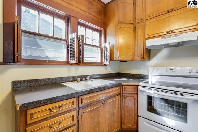 Photo of 219 E 12th Ave, Hutchinson, KS