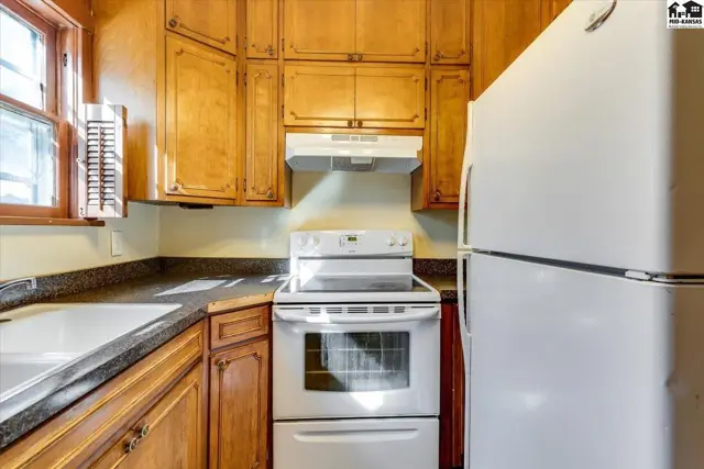 Photo of 219 E 12th Ave, Hutchinson, KS