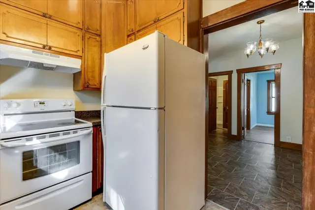 Photo of 219 E 12th Ave, Hutchinson, KS