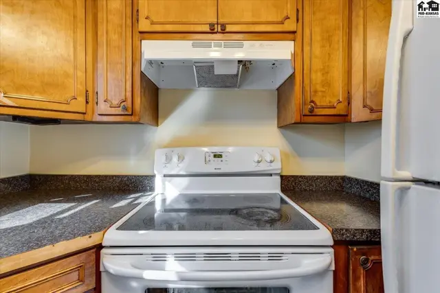 Photo of 219 E 12th Ave, Hutchinson, KS