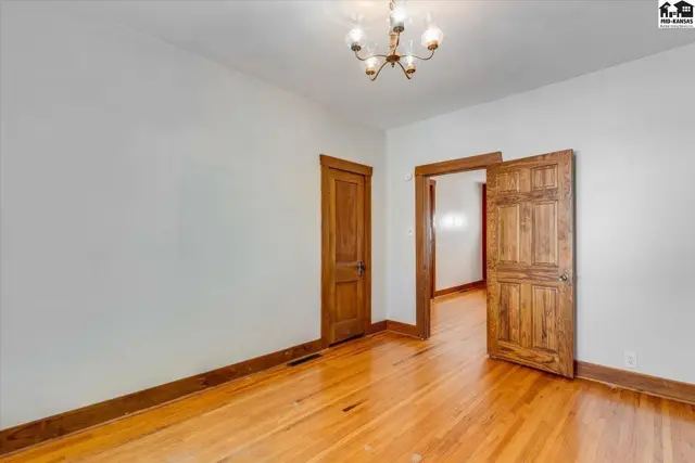 Photo of 219 E 12th Ave, Hutchinson, KS