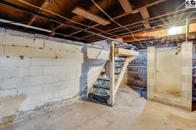 Photo of 219 E 12th Ave, Hutchinson, KS