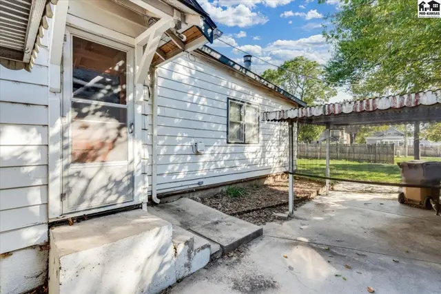 Photo of 219 E 12th Ave, Hutchinson, KS