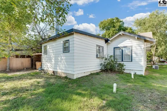 Photo of 219 E 12th Ave, Hutchinson, KS