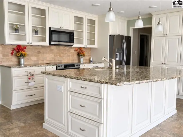 Photo of 1305 W 24th Ave, Hutchinson, KS