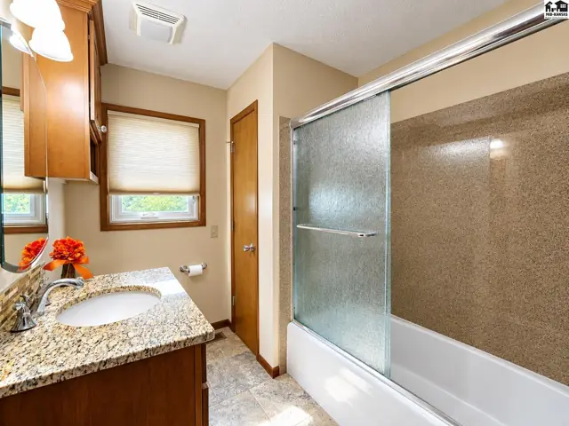 Photo of 1305 W 24th Ave, Hutchinson, KS