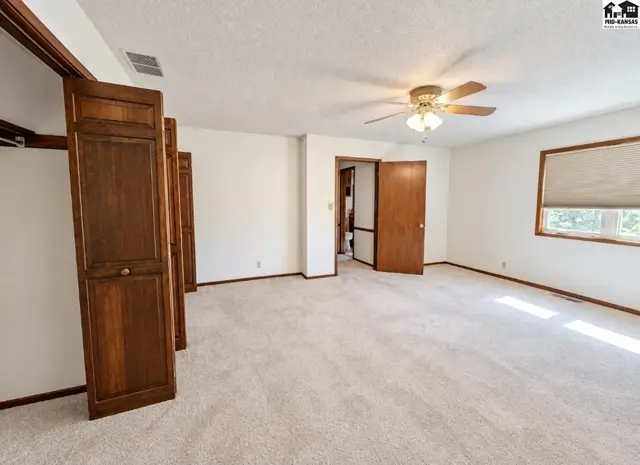 Photo of 1305 W 24th Ave, Hutchinson, KS