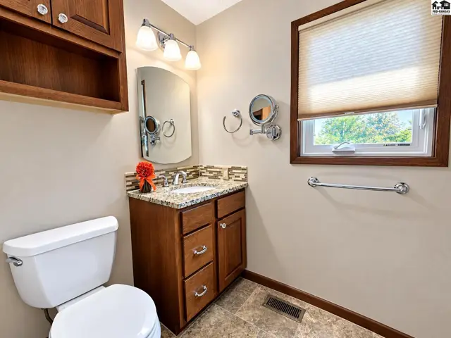 Photo of 1305 W 24th Ave, Hutchinson, KS