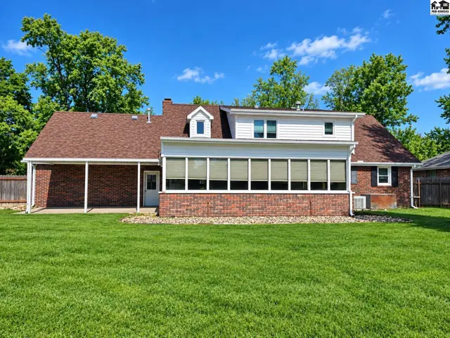 Photo of 1305 W 24th Ave, Hutchinson, KS