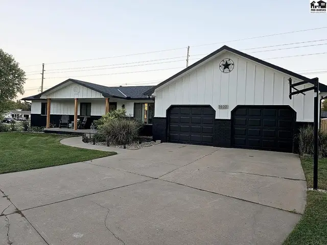 Photo of 1600 Pintail Ct, McPherson, KS