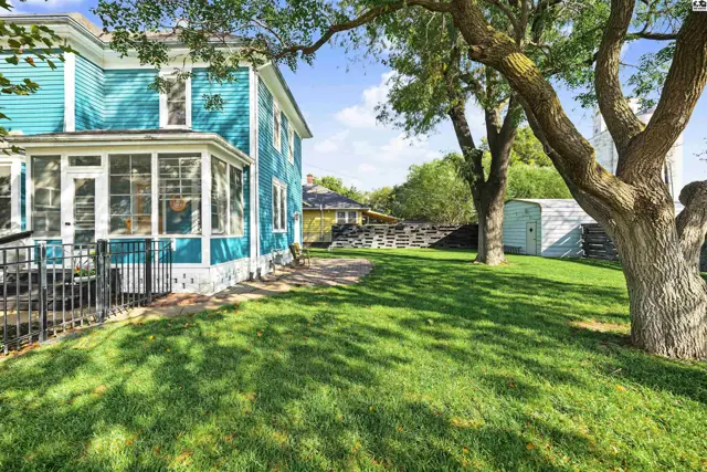 Photo of 104 N 1st St, Lindsborg, KS