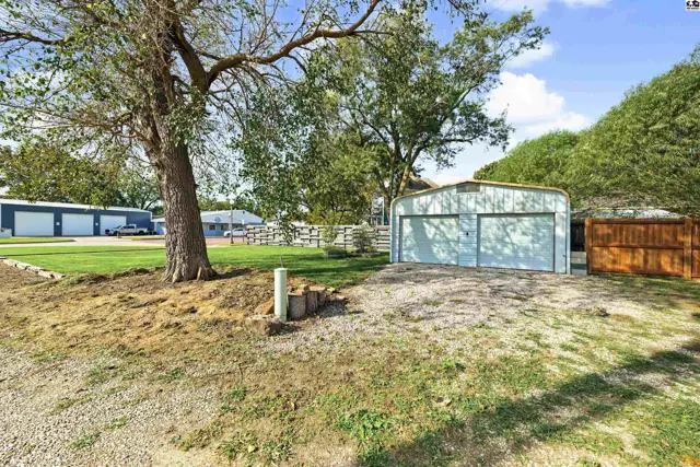 Photo of 104 N 1st St, Lindsborg, KS
