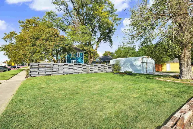 Photo of 104 N 1st St, Lindsborg, KS