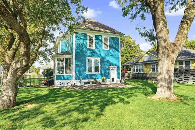 Photo of 104 N 1st St, Lindsborg, KS