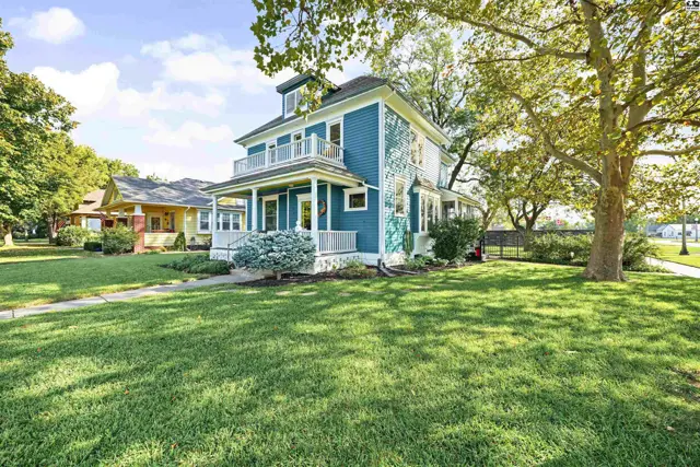 Photo of 104 N 1st St, Lindsborg, KS