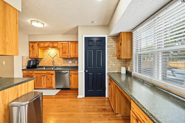 Photo of 2032 Mission Rd, Salina, KS