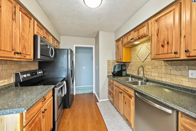 Photo of 2032 Mission Rd, Salina, KS
