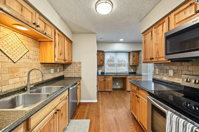 Photo of 2032 Mission Rd, Salina, KS