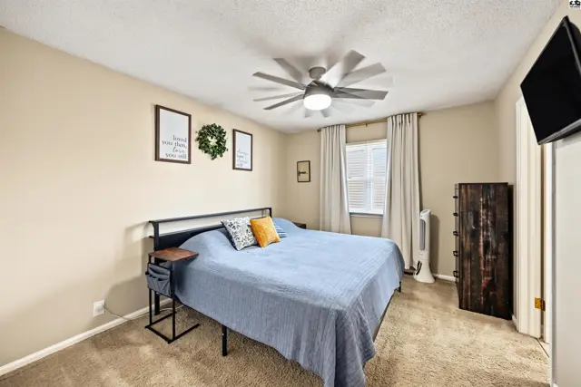 Photo of 2032 Mission Rd, Salina, KS