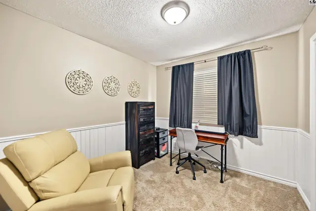 Photo of 2032 Mission Rd, Salina, KS