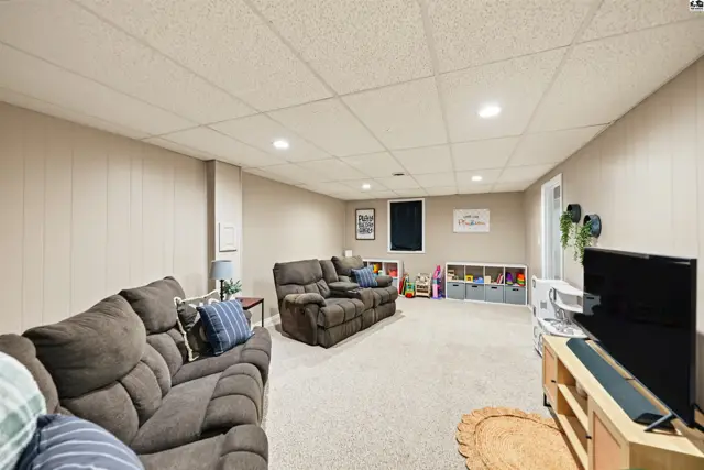 Photo of 2032 Mission Rd, Salina, KS