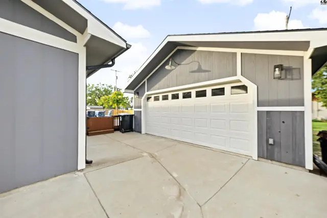 Photo of 2032 Mission Rd, Salina, KS