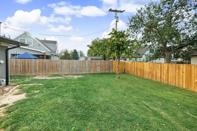 Photo of 2032 Mission Rd, Salina, KS