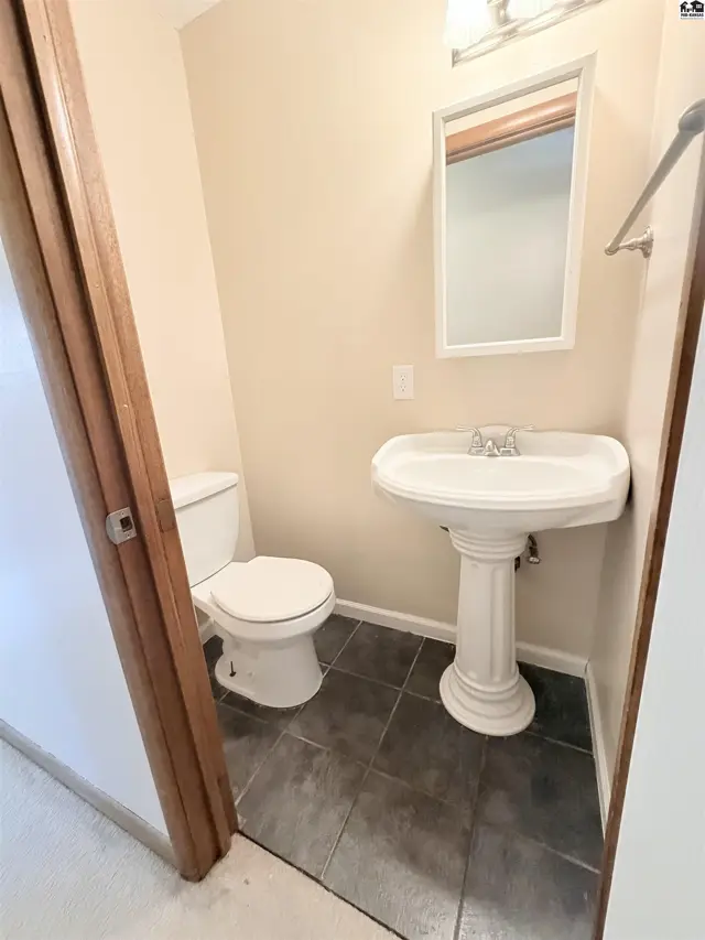 Photo of 613 Newport Rd, Hutchinson, KS