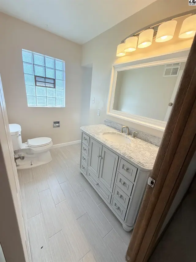 Photo of 613 Newport Rd, Hutchinson, KS