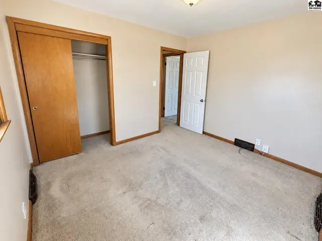 Photo of 613 Newport Rd, Hutchinson, KS