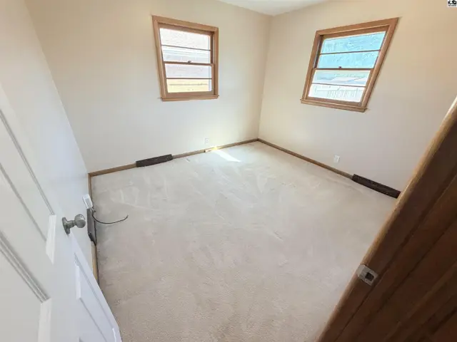 Photo of 613 Newport Rd, Hutchinson, KS