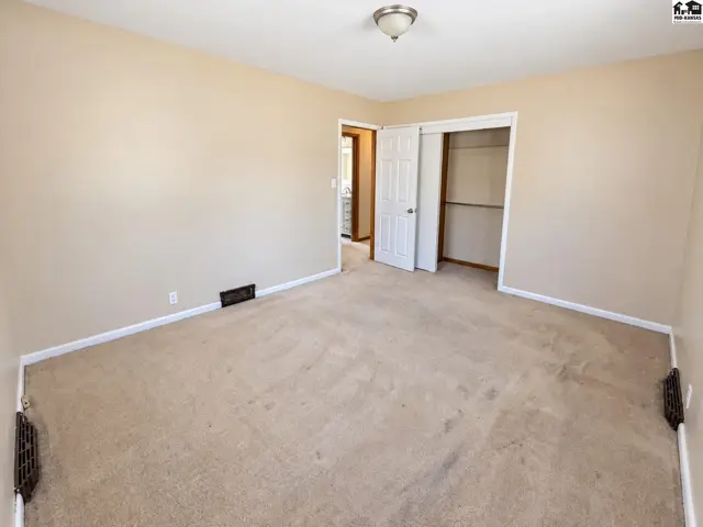 Photo of 613 Newport Rd, Hutchinson, KS