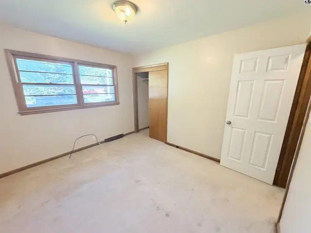 Photo of 613 Newport Rd, Hutchinson, KS