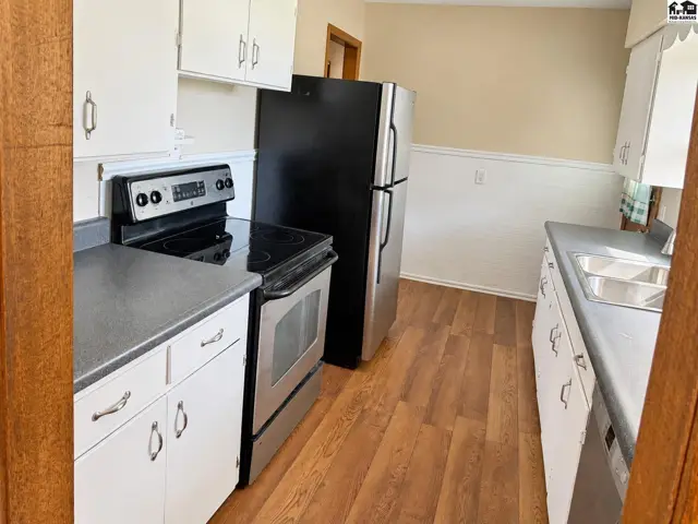Photo of 613 Newport Rd, Hutchinson, KS