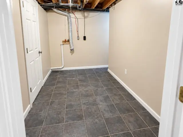 Photo of 613 Newport Rd, Hutchinson, KS