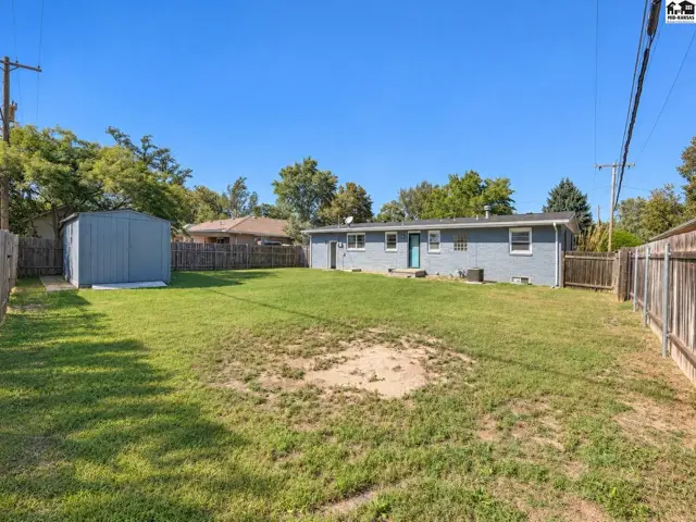 Photo of 613 Newport Rd, Hutchinson, KS