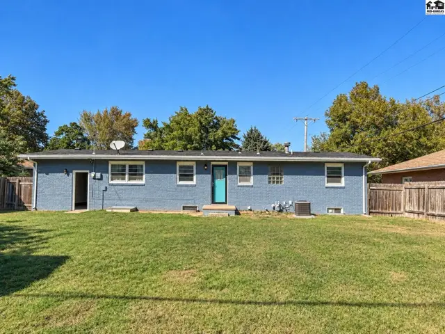 Photo of 613 Newport Rd, Hutchinson, KS