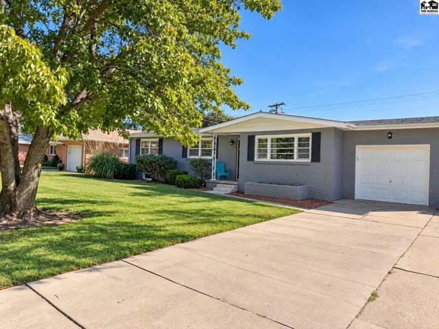 Photo of 613 Newport Rd, Hutchinson, KS