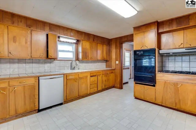 Photo of 10931 279th St West, Mount Hope, KS